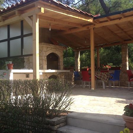 Guest House Alek Vrboska Exteriör bild