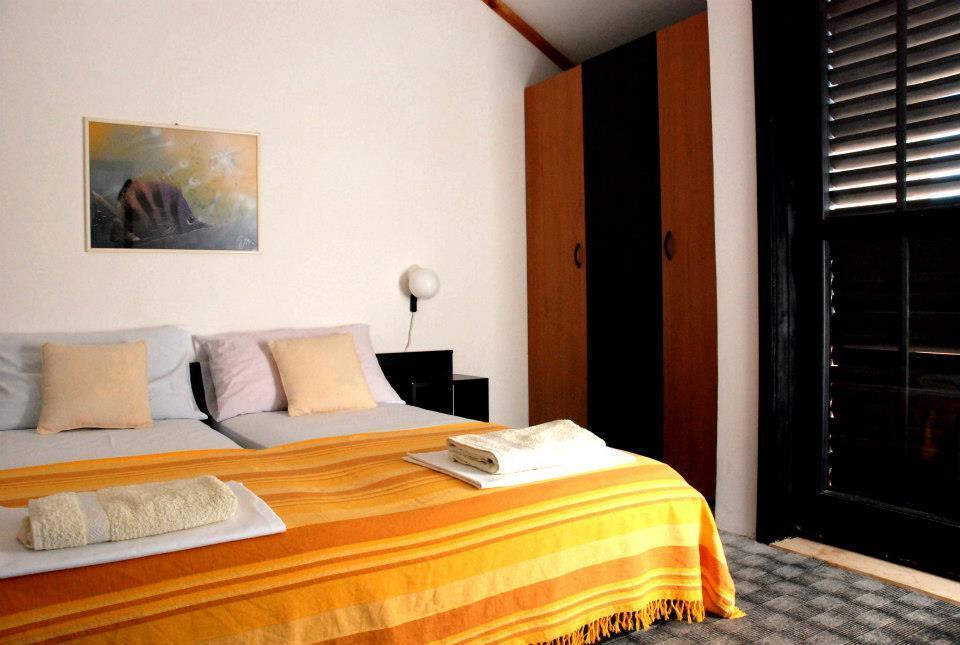 Guest House Alek Vrboska Rum bild
