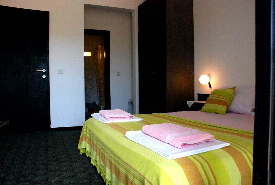 Guest House Alek Vrboska Rum bild