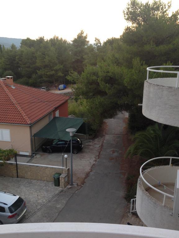 Guest House Alek Vrboska Rum bild