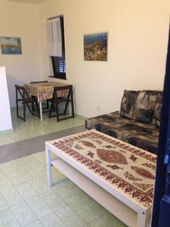 Guest House Alek Vrboska Rum bild