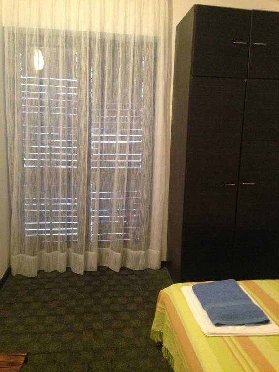 Guest House Alek Vrboska Rum bild