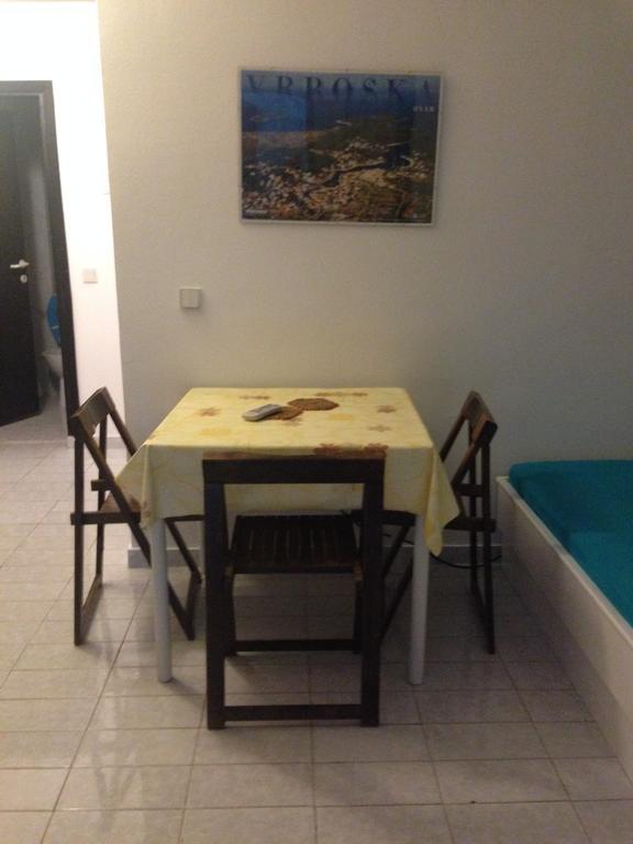 Guest House Alek Vrboska Rum bild