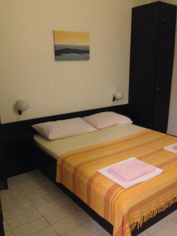 Guest House Alek Vrboska Rum bild