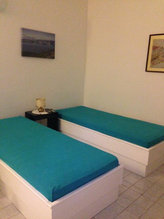 Guest House Alek Vrboska Rum bild