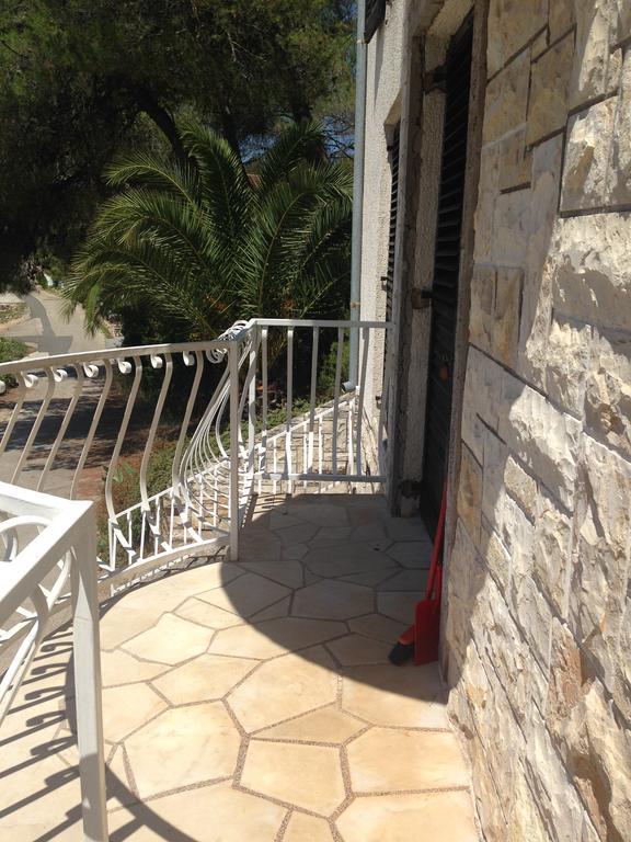 Guest House Alek Vrboska Rum bild