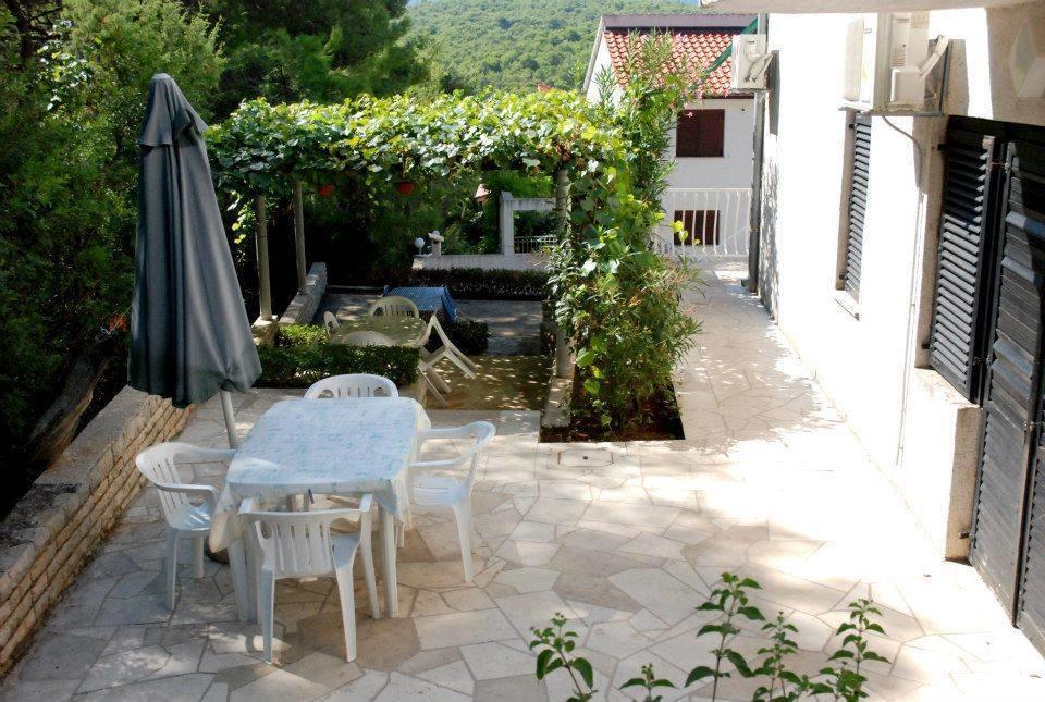 Guest House Alek Vrboska Rum bild